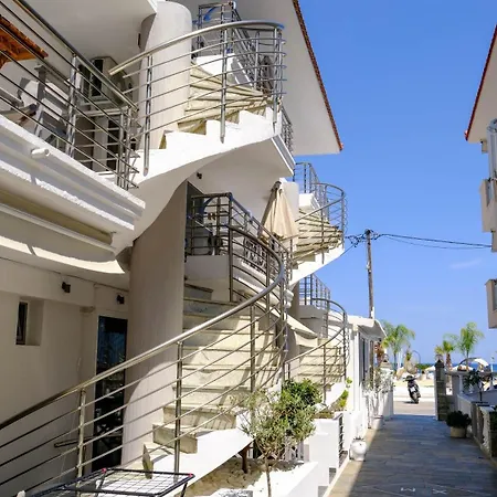 Cocoon Hotel-beach Bar فندق *