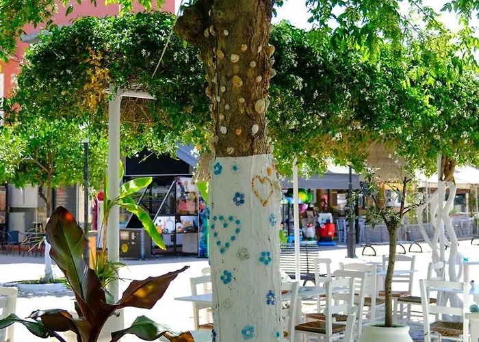 Отель Cocoon Hotel-beach Bar