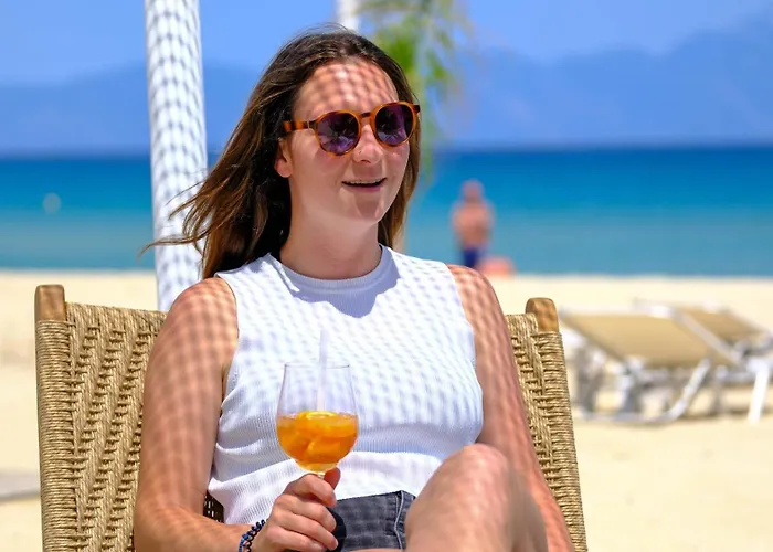 Отель Cocoon Hotel-beach Bar *