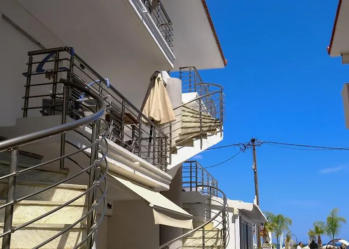 Отель Cocoon Hotel-beach Bar Сарти