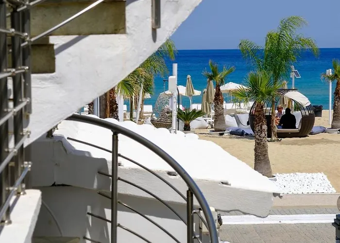 Cocoon Hotel-beach Bar Отель *
